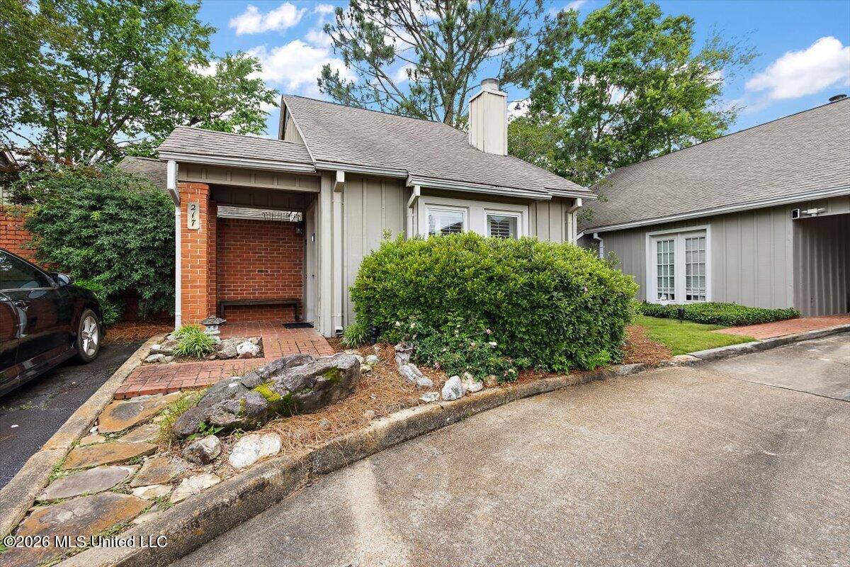 217 River Place 2, Jackson, MS 39211