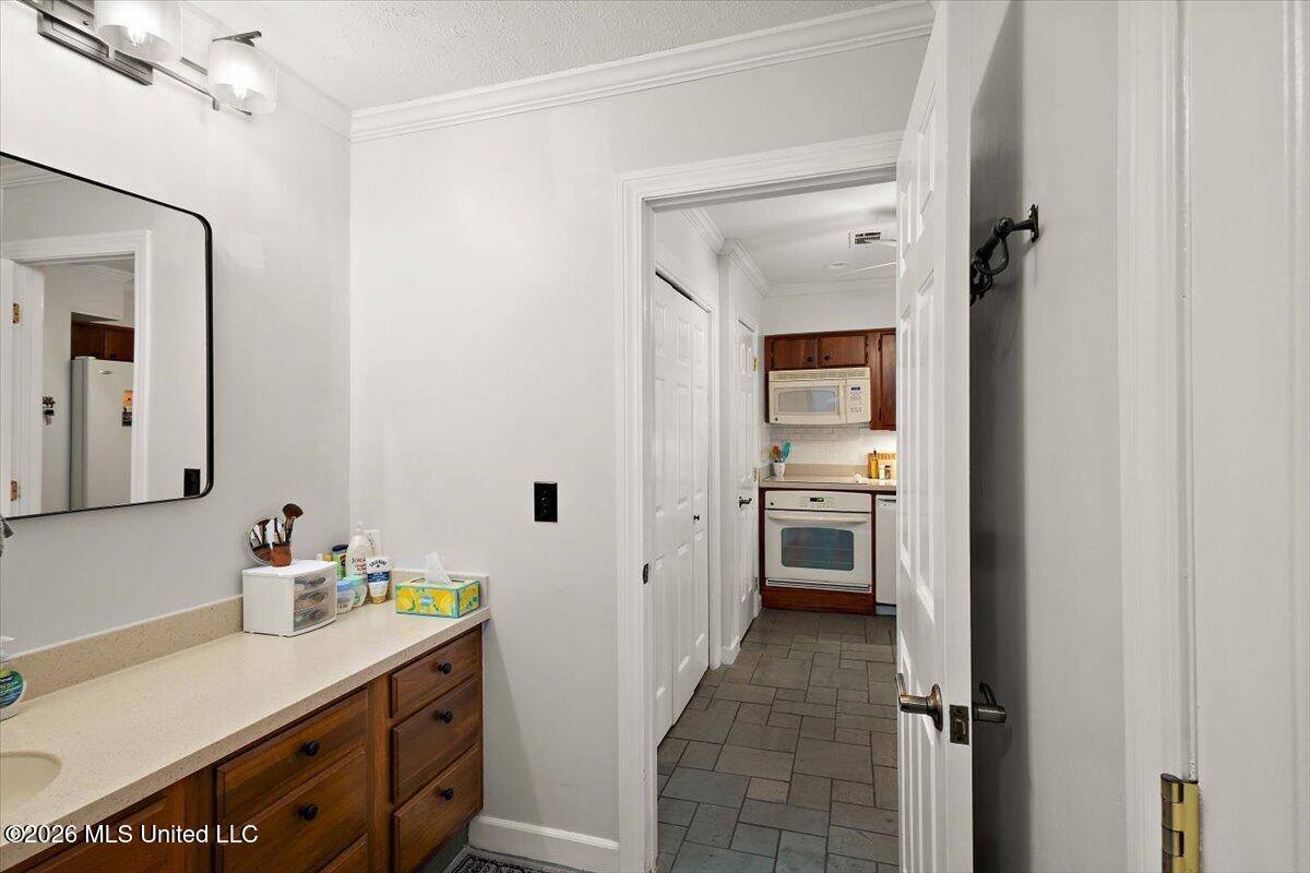 217 River Place 2, Jackson, MS 39211