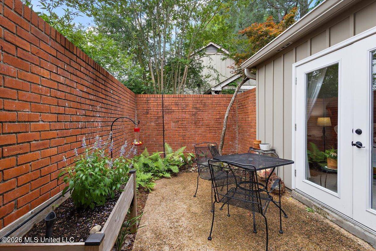 217 River Place 2, Jackson, MS 39211