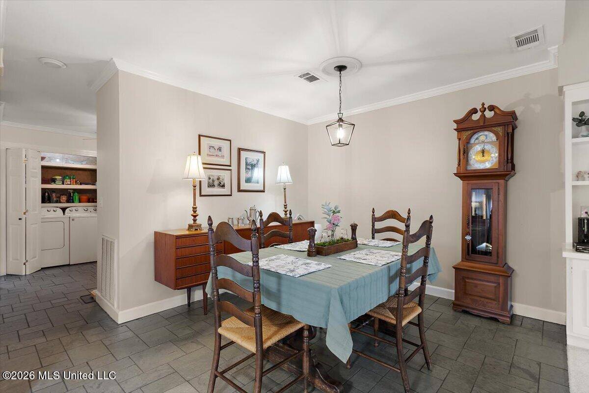 217 River Place 2, Jackson, MS 39211