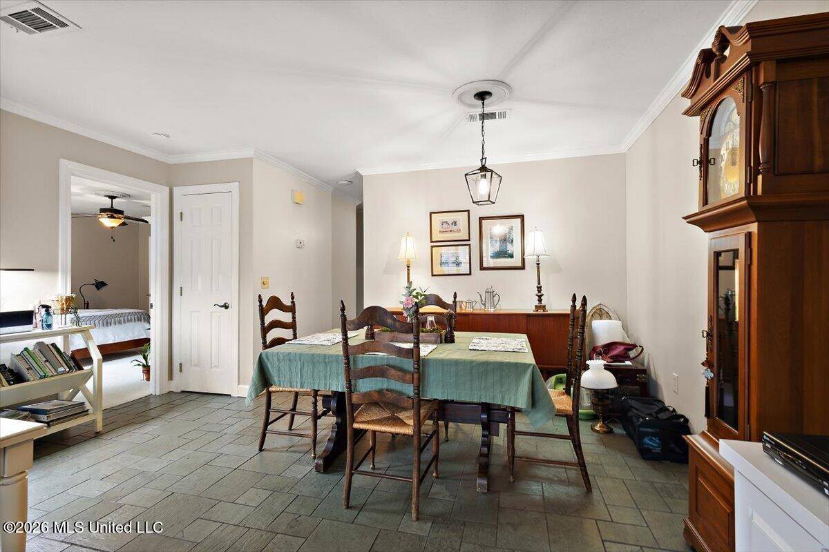 217 River Place 2, Jackson, MS 39211