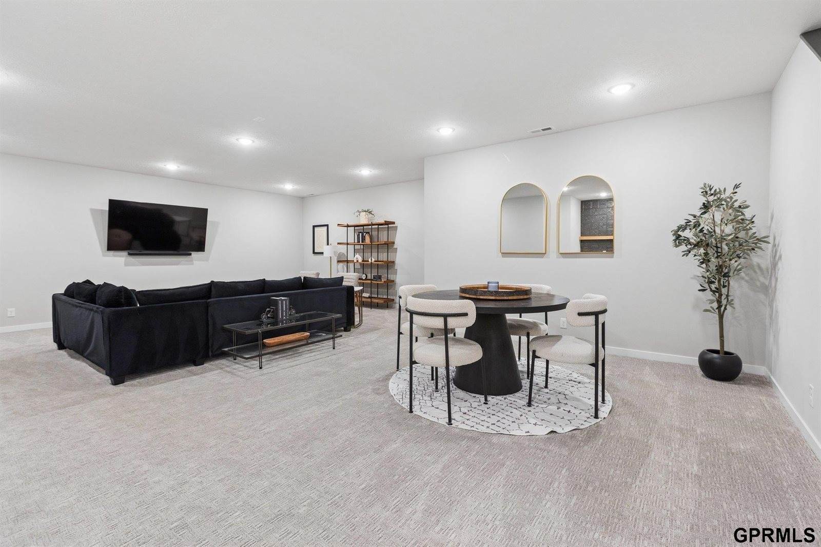 18515 Wirt Circle, Elkhorn, NE 68022