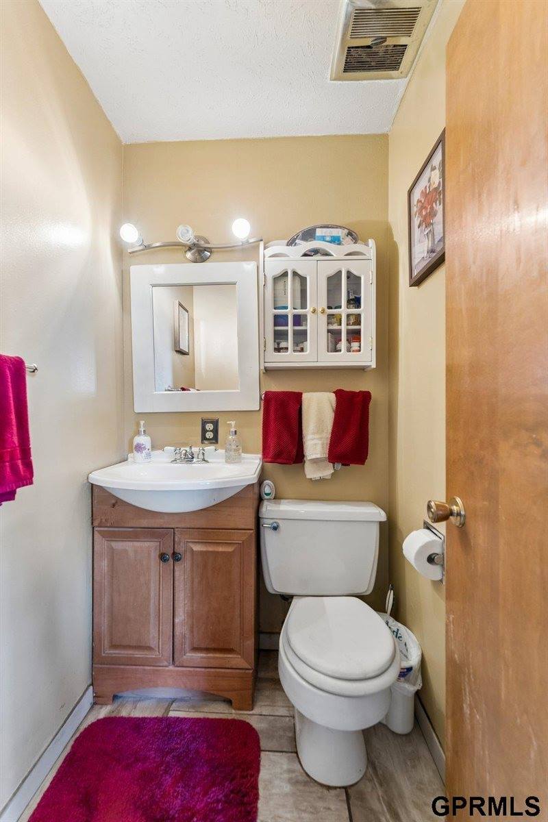 12530 Bartels Drive, Omaha, NE 68137