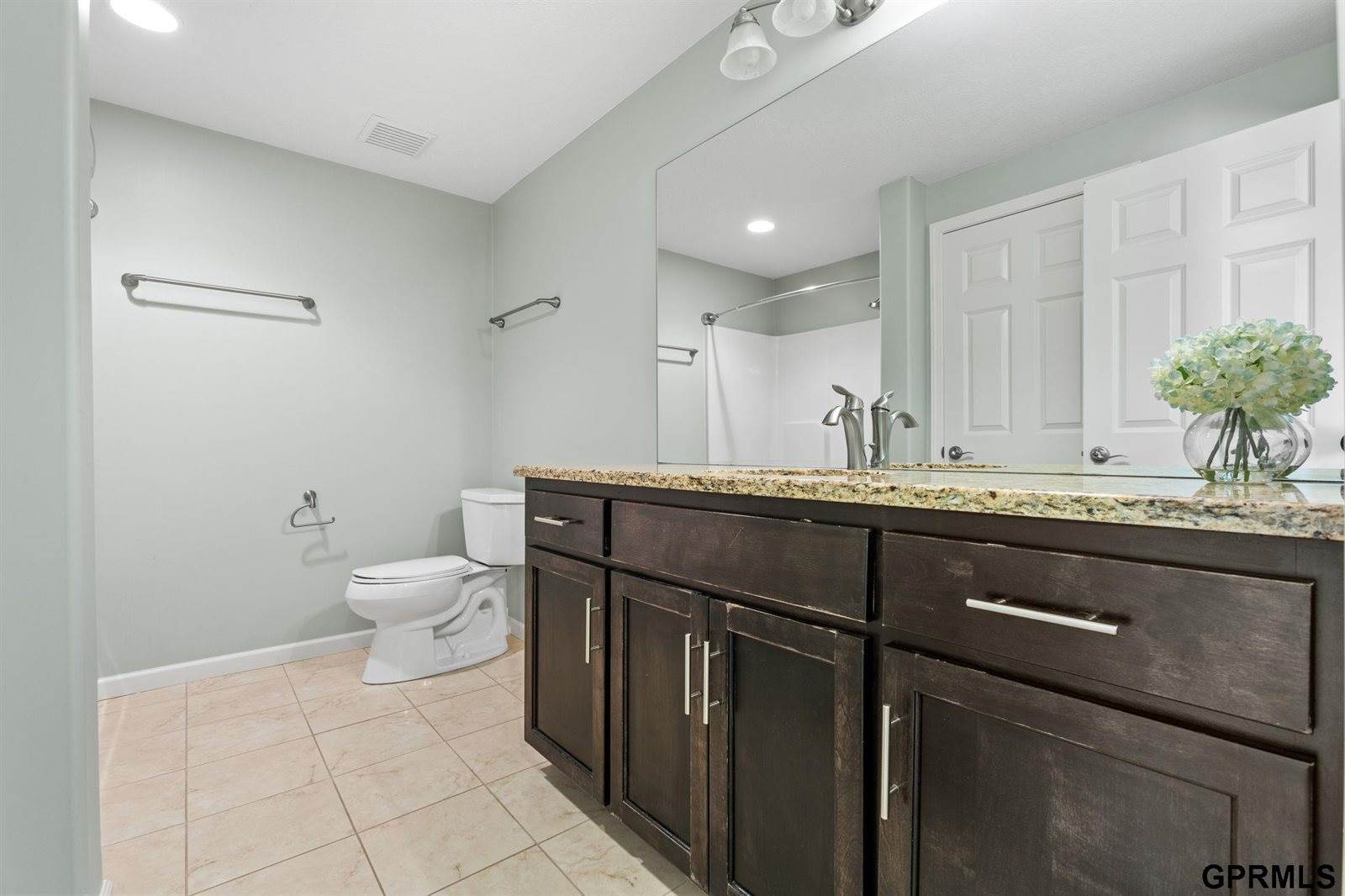 17055 Corby Street, Omaha, NE 68116