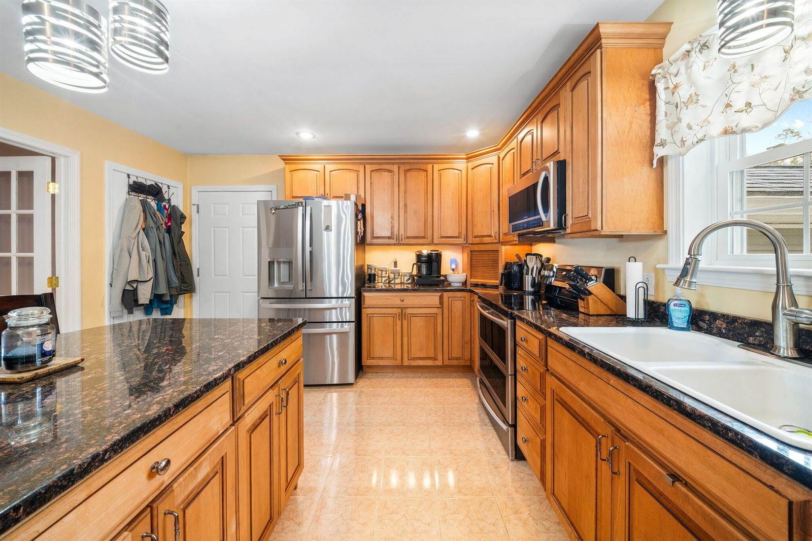 61 Kingsbury Road, Holden, ME 04429