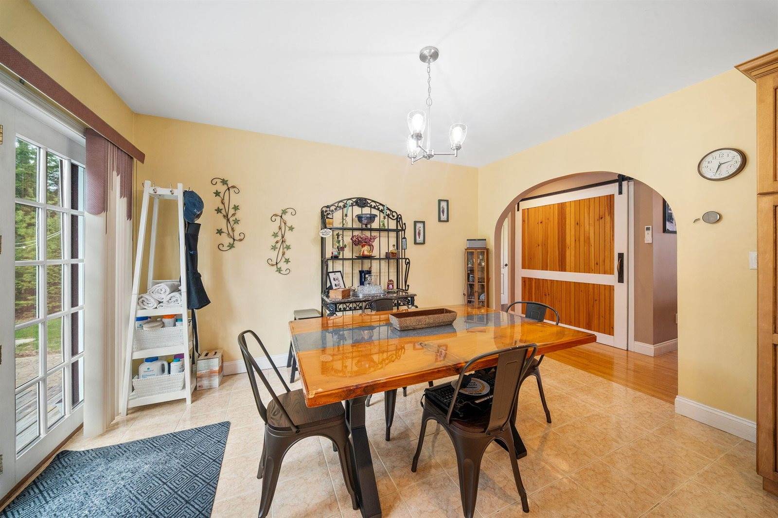 61 Kingsbury Road, Holden, ME 04429