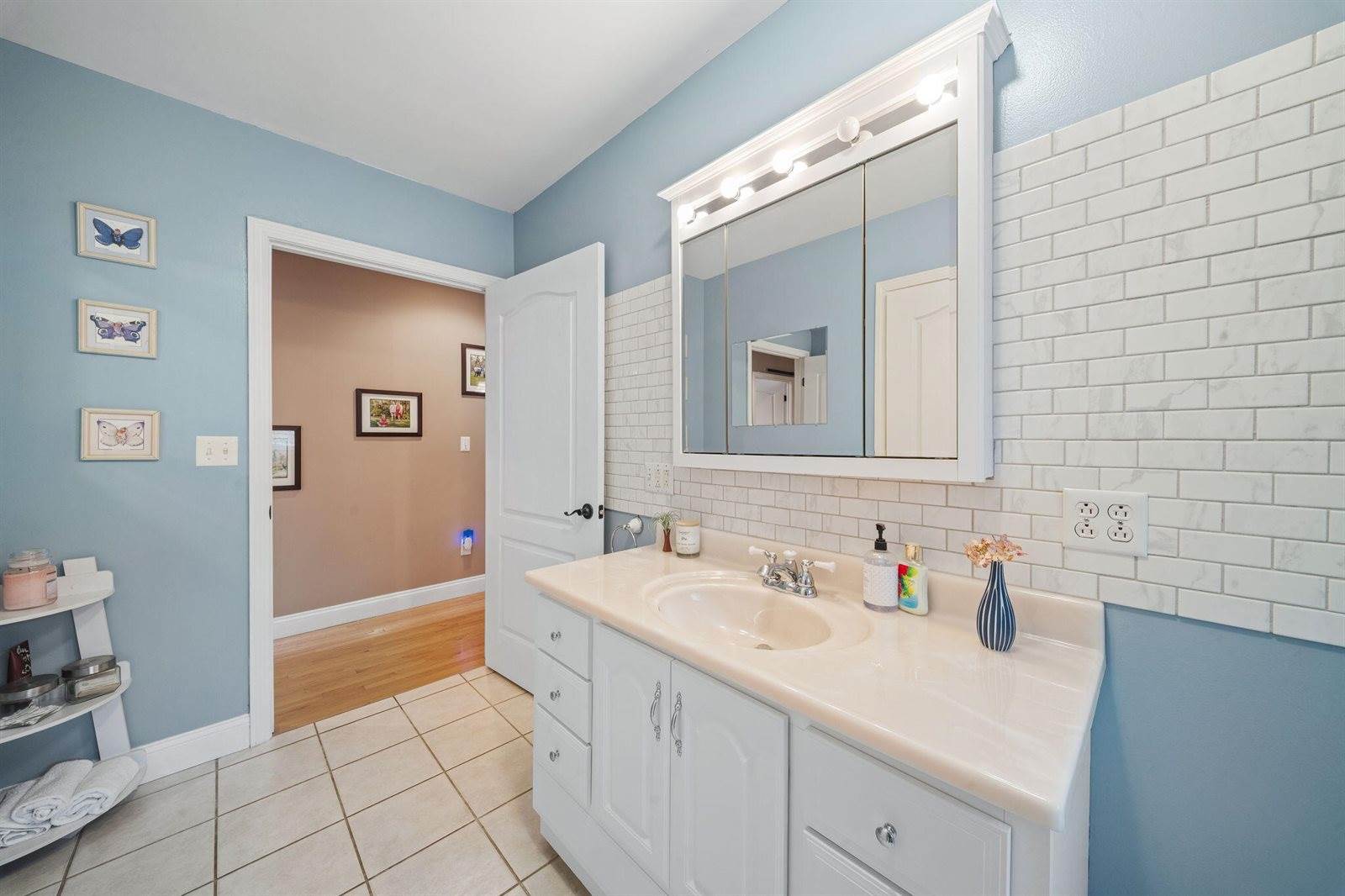 61 Kingsbury Road, Holden, ME 04429