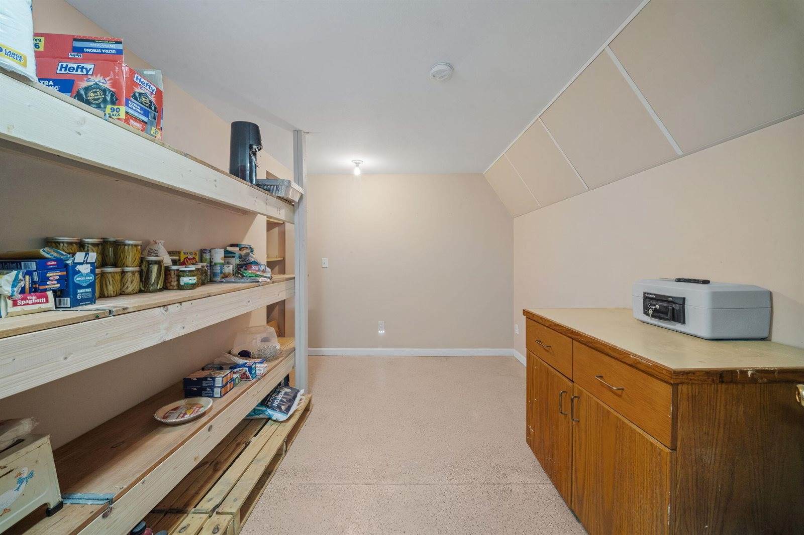 61 Kingsbury Road, Holden, ME 04429