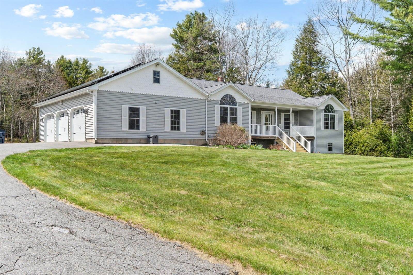 61 Kingsbury Road, Holden, ME 04429