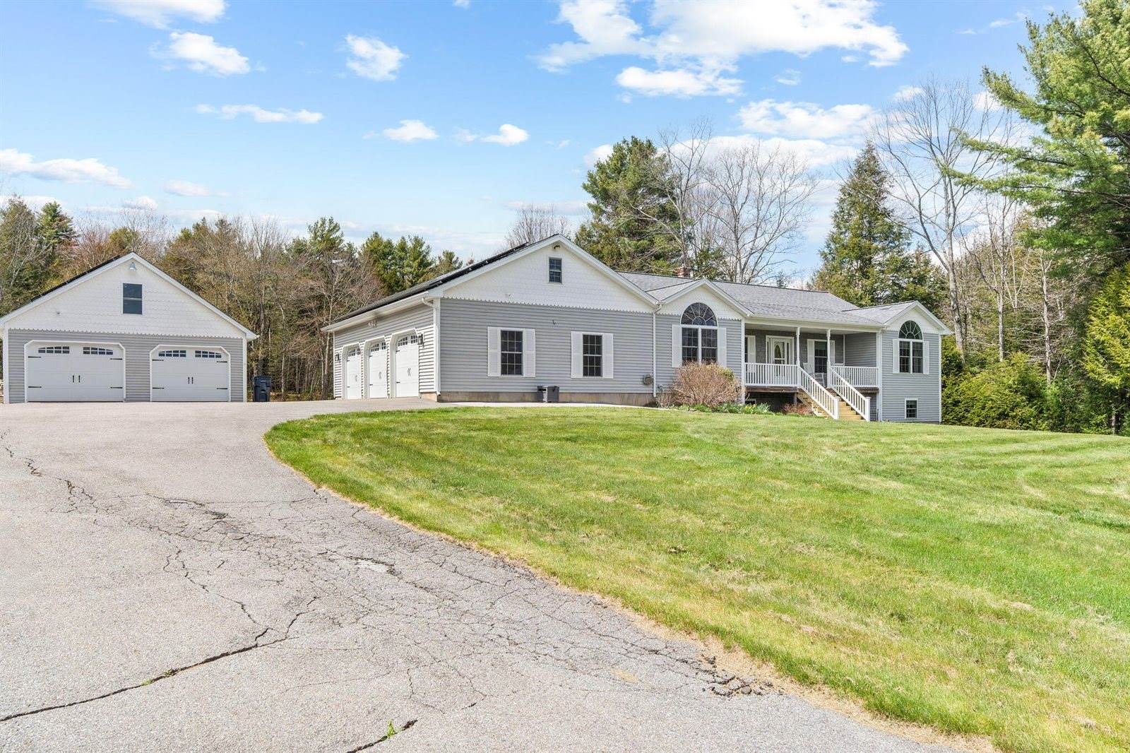 61 Kingsbury Road, Holden, ME 04429