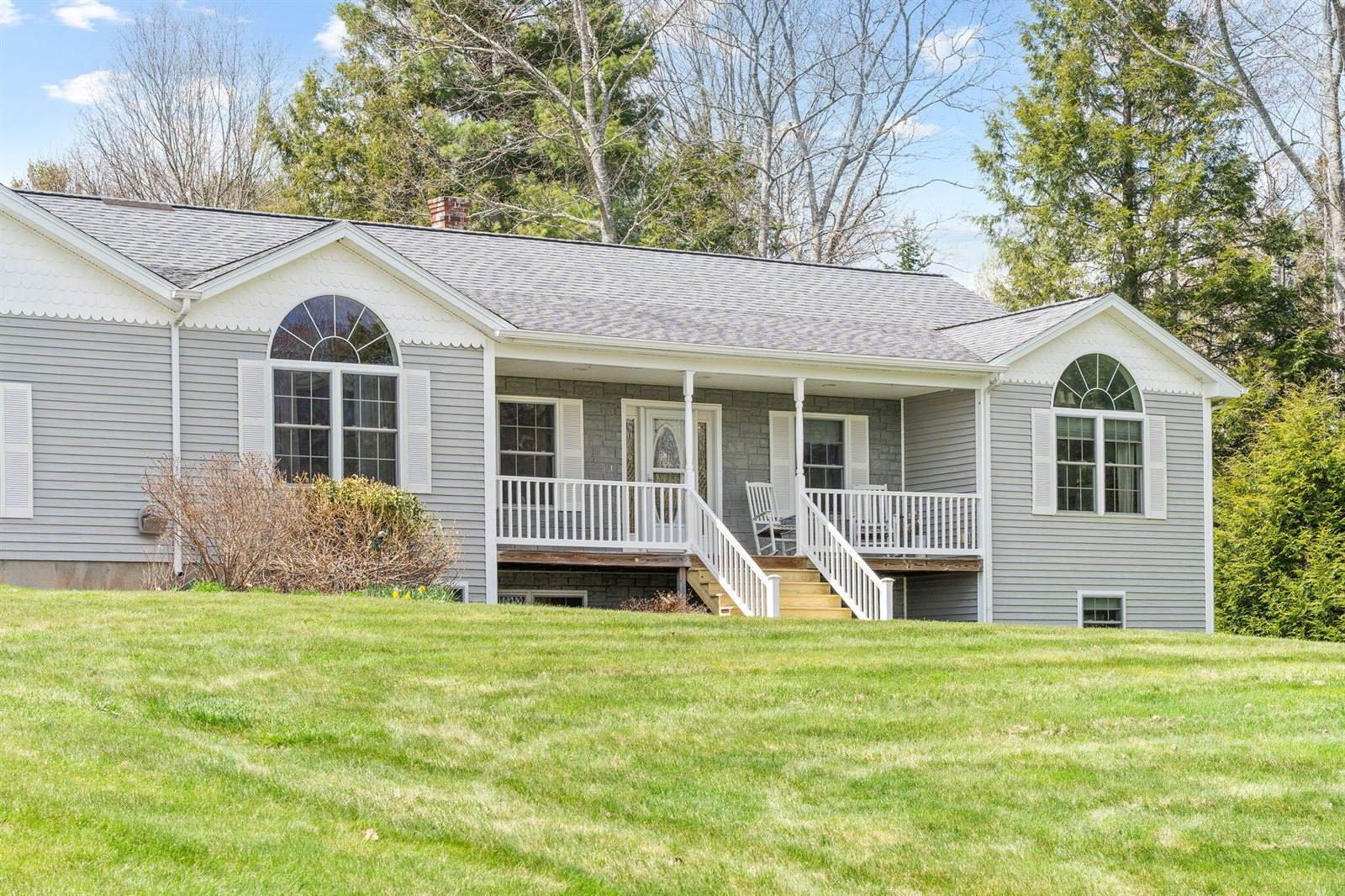 61 Kingsbury Road, Holden, ME 04429