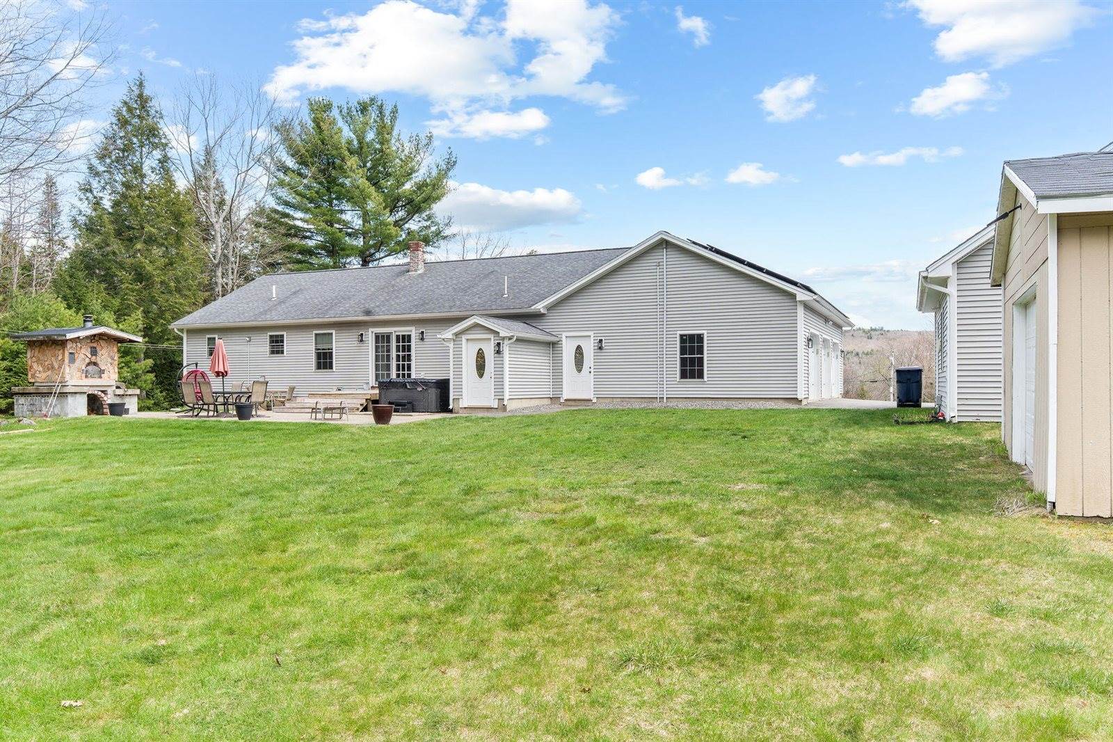 61 Kingsbury Road, Holden, ME 04429
