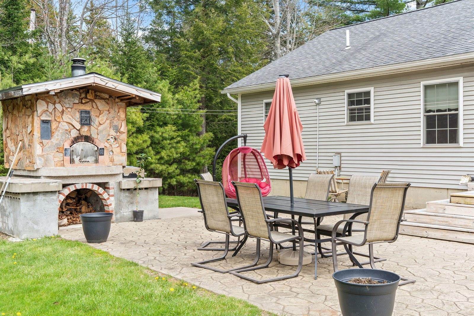 61 Kingsbury Road, Holden, ME 04429