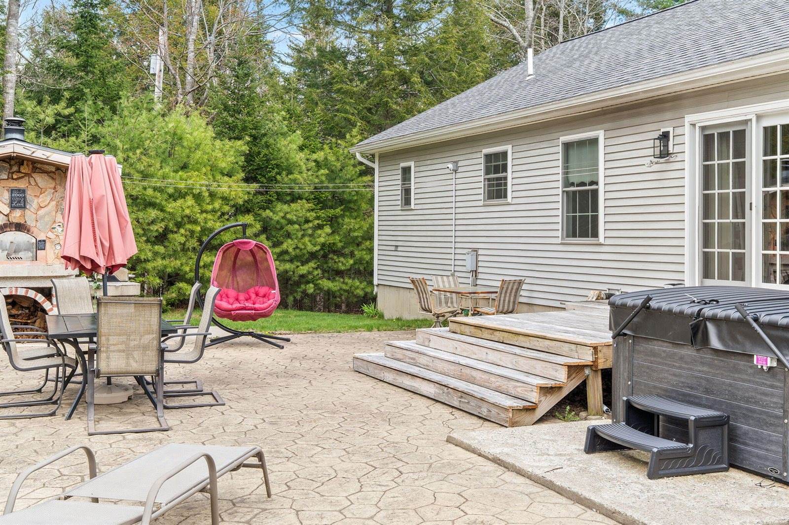 61 Kingsbury Road, Holden, ME 04429