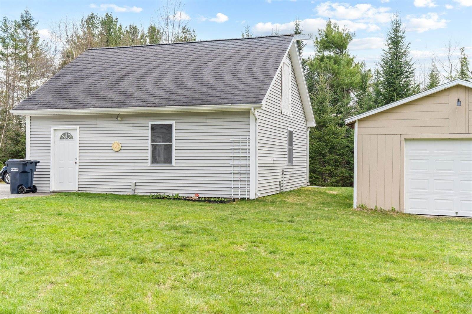 61 Kingsbury Road, Holden, ME 04429