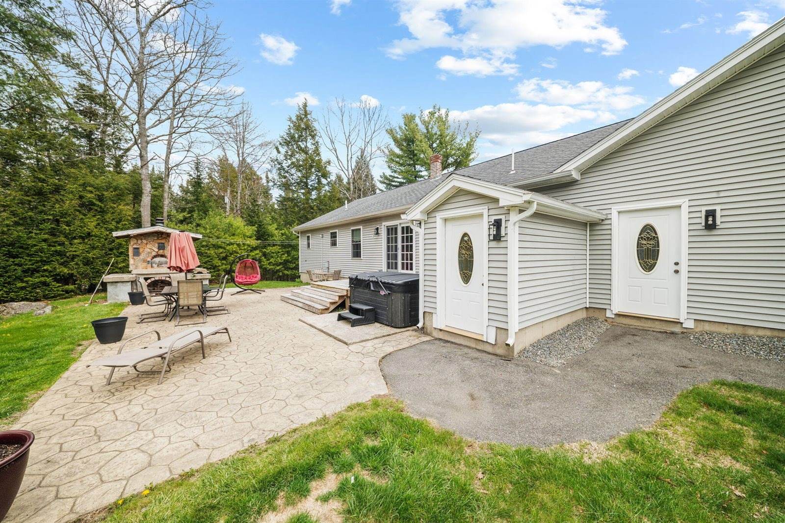 61 Kingsbury Road, Holden, ME 04429