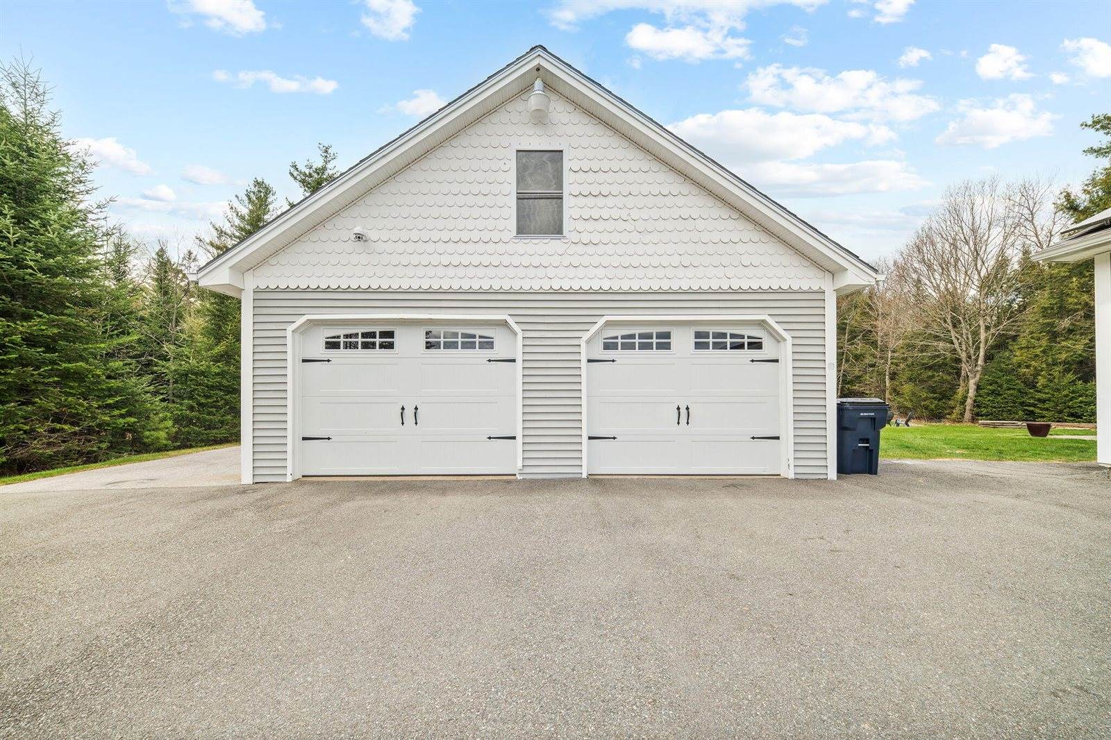 61 Kingsbury Road, Holden, ME 04429
