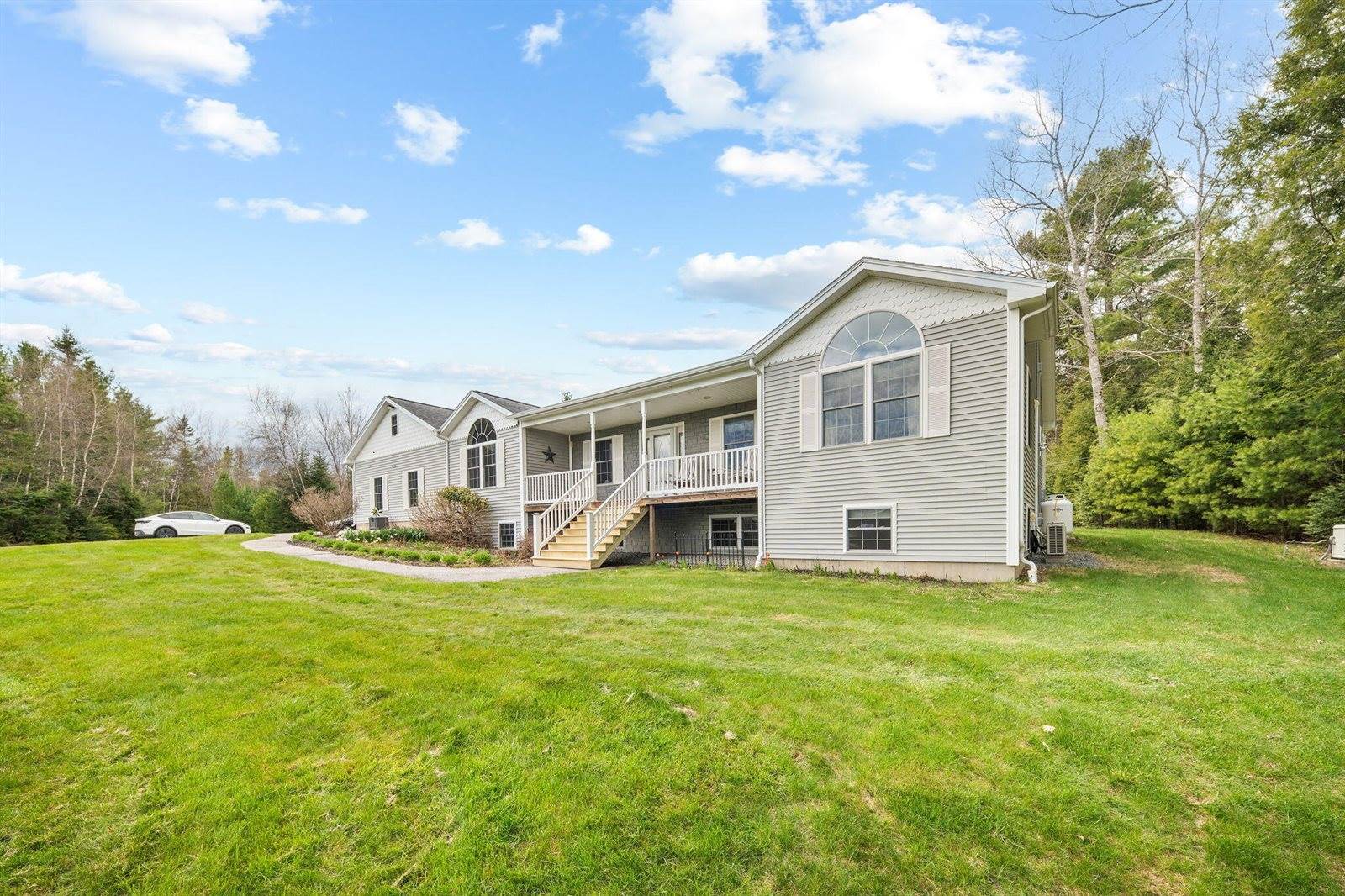 61 Kingsbury Road, Holden, ME 04429