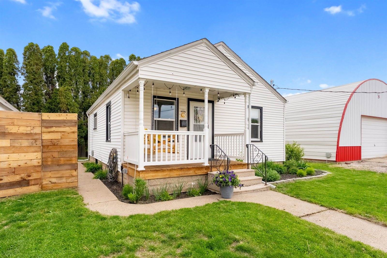 105 South Russell Avenue, Geneseo, IL 61254