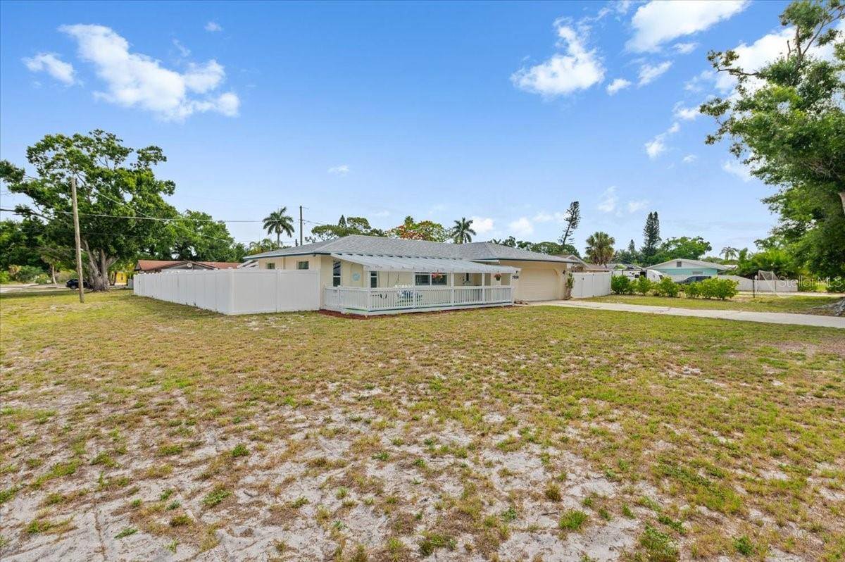 7816 3RD Avenue West, Bradenton, FL 34209