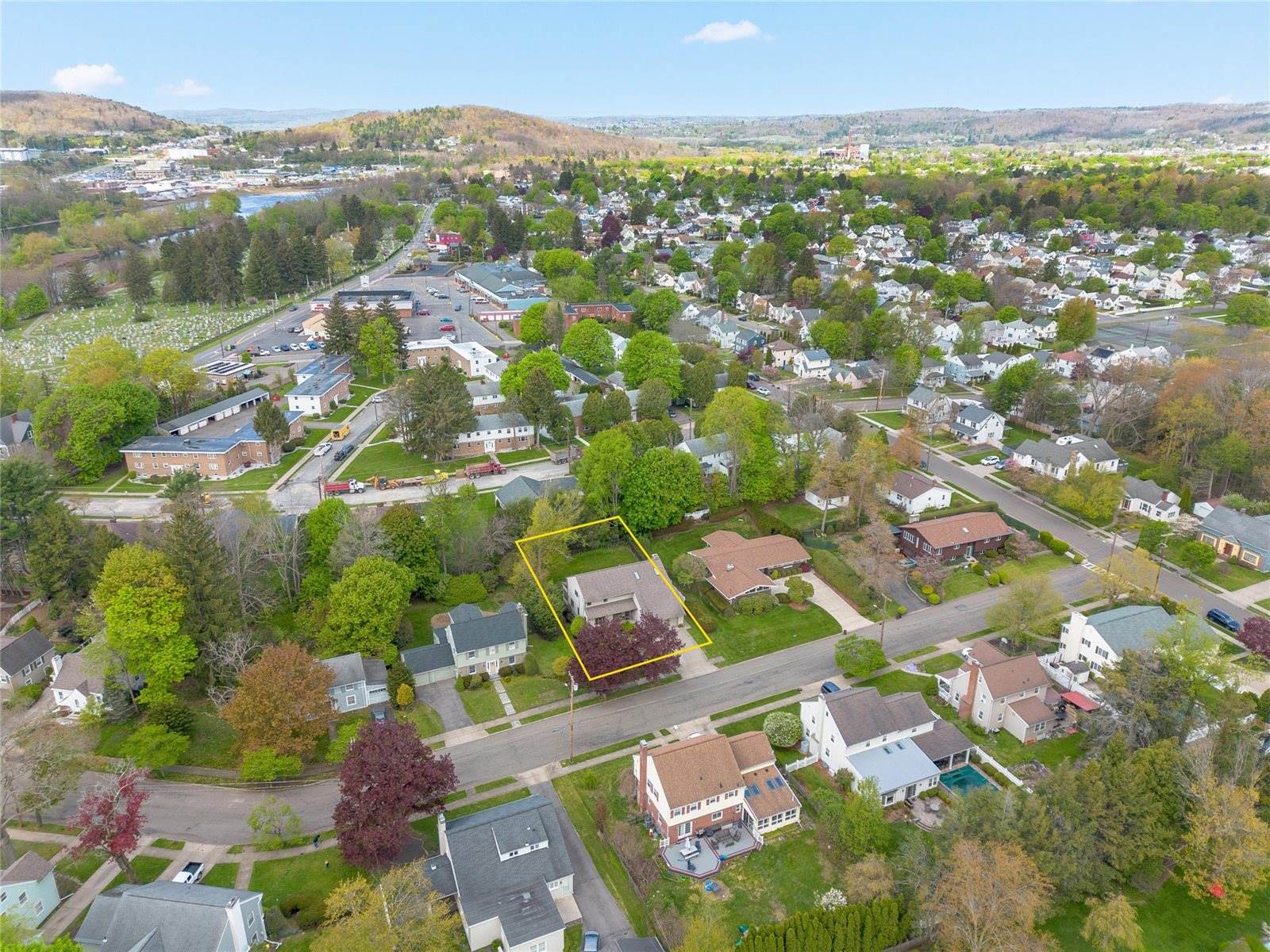 17 Edgecomb Road, Binghamton, NY 13905