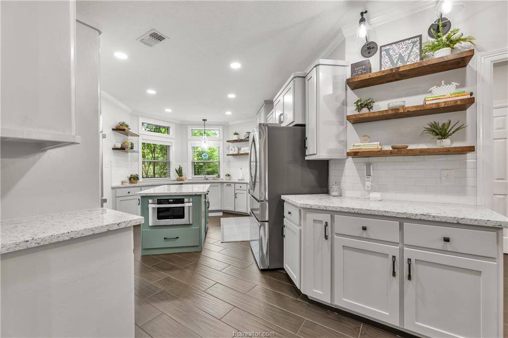 9310 Amberwood Court, College Station, TX 77845