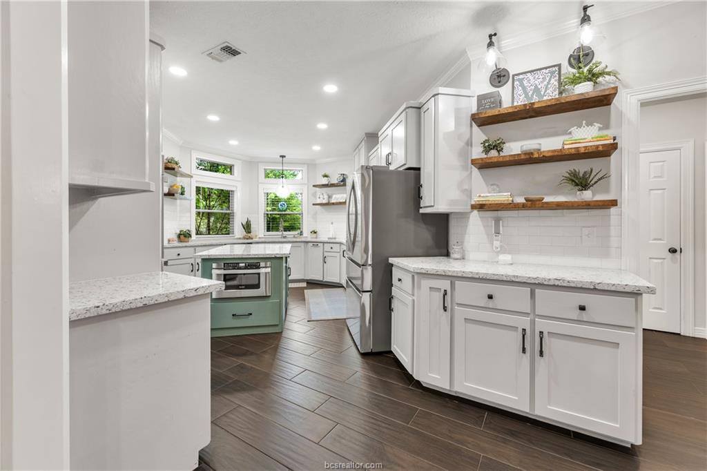 9310 Amberwood Court, College Station, TX 77845