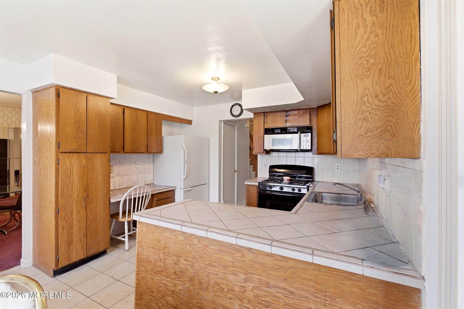 9 Snowdrift Lane, Howell, NJ 07731