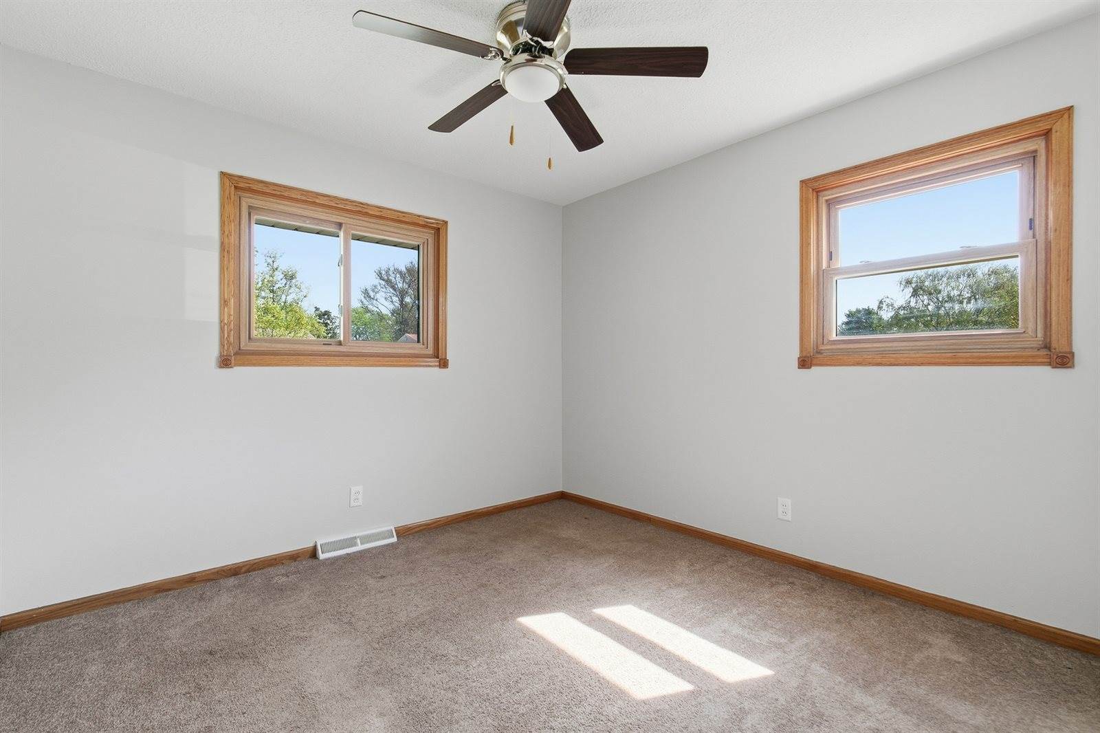 1501 Cherry Hills Road, Bettendorf, IA 52722