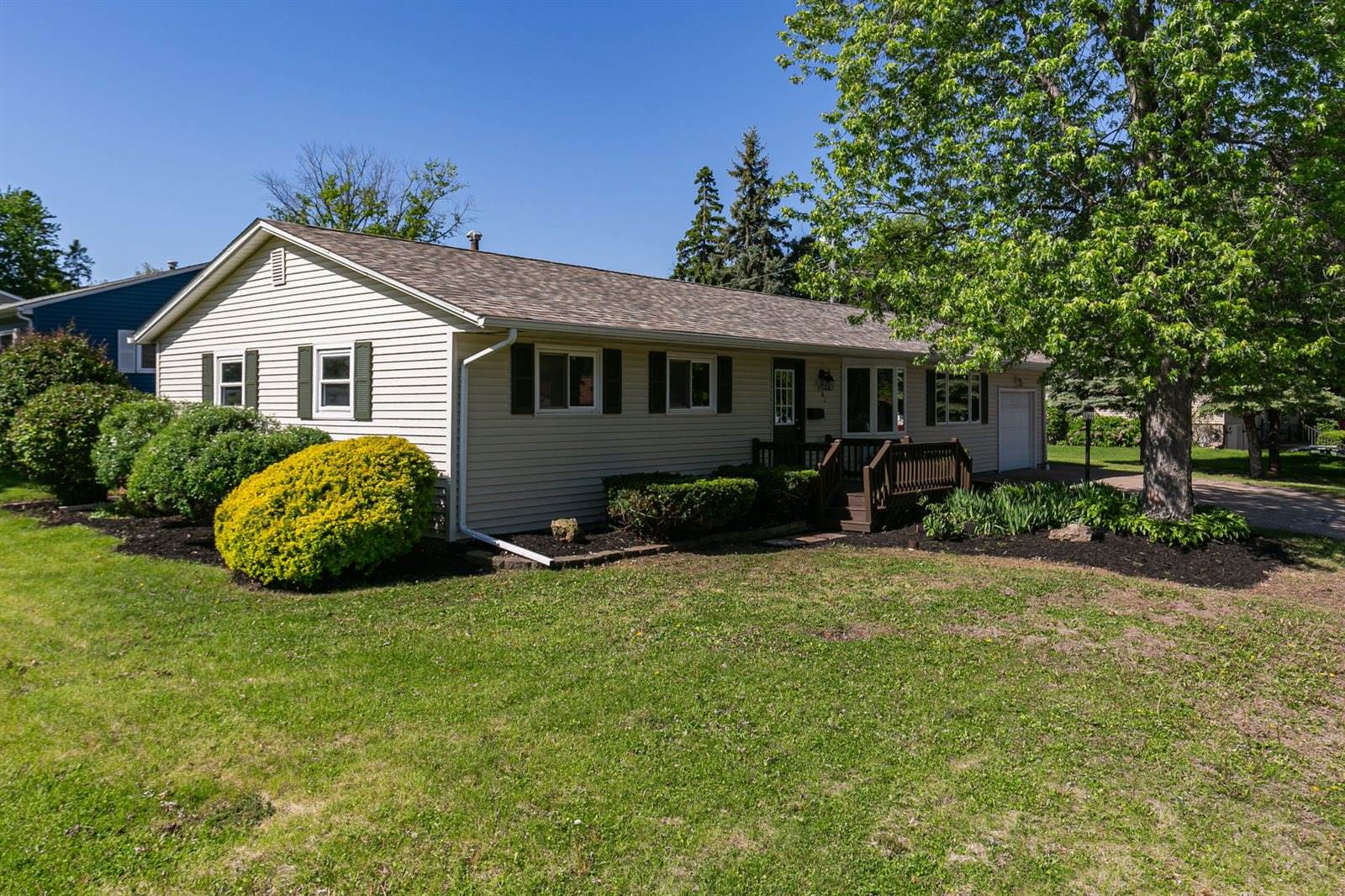 1501 Cherry Hills Road, Bettendorf, IA 52722