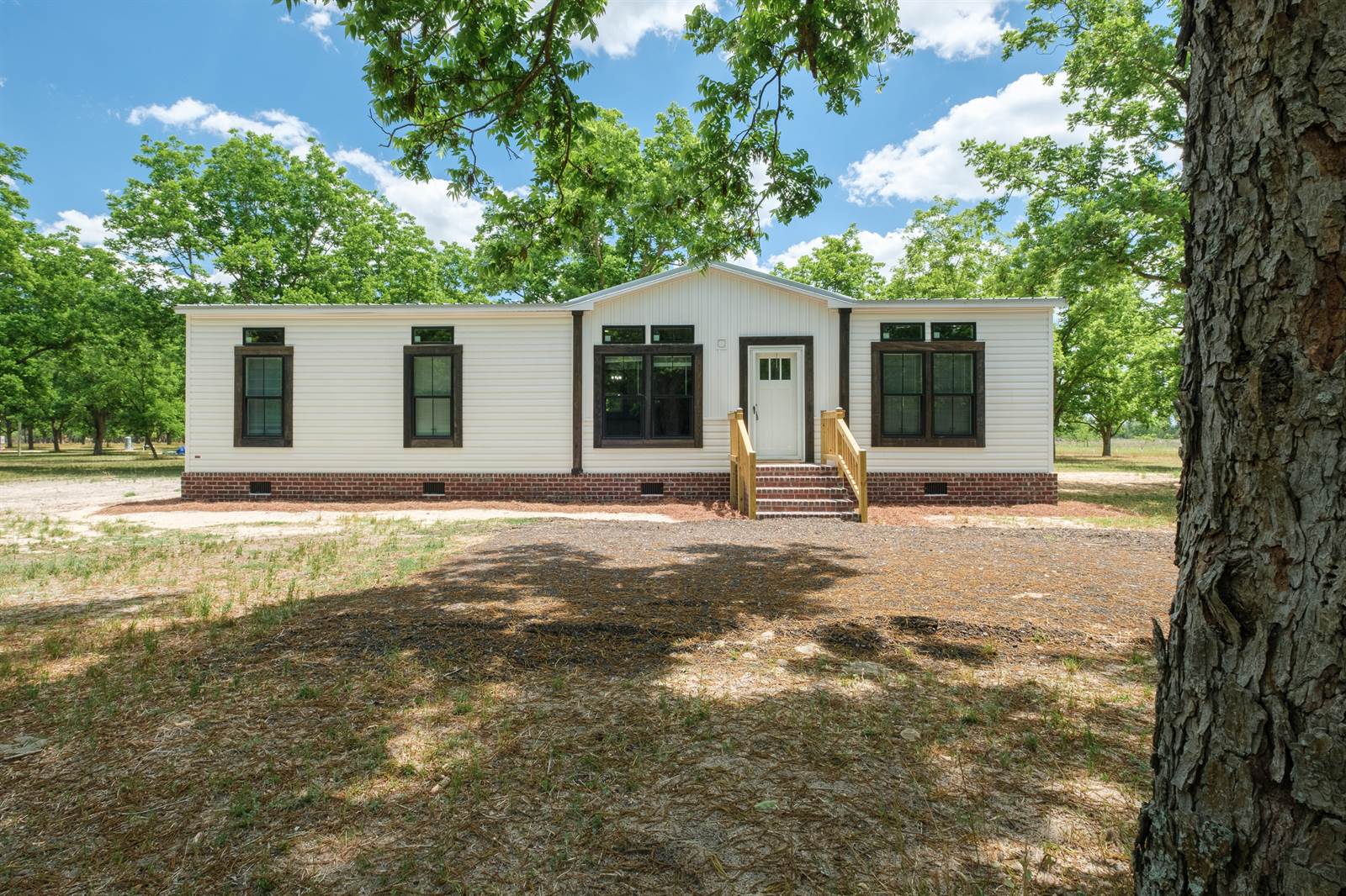 840 Lud Oquinn Road, Odum, GA 31555