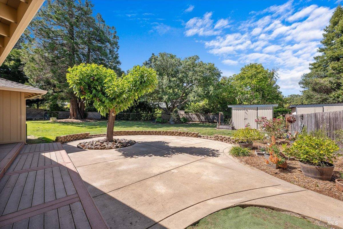 8030 Elphick Road, Sebastopol, CA 95472