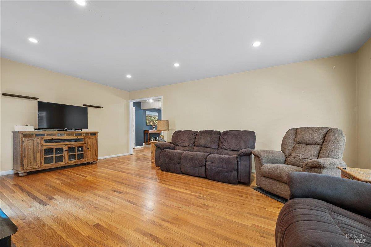 8030 Elphick Road, Sebastopol, CA 95472