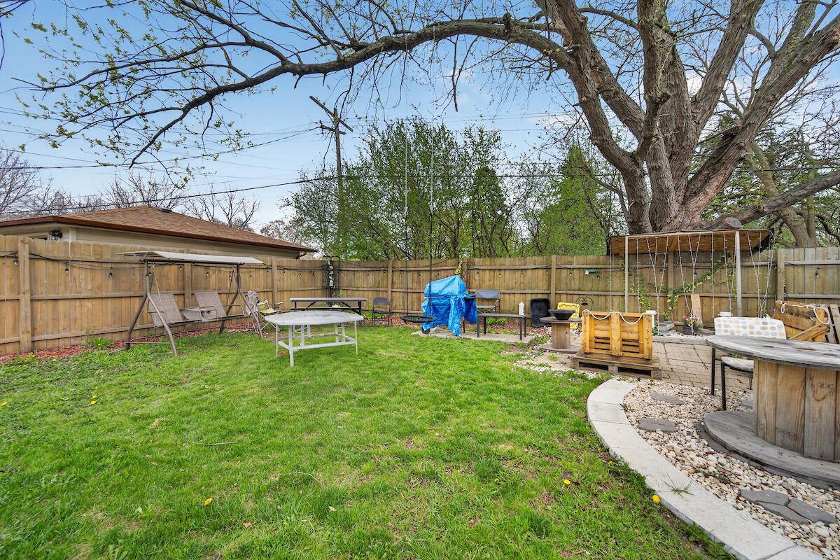 3240 South 72nd St, Milwaukee, WI 53219