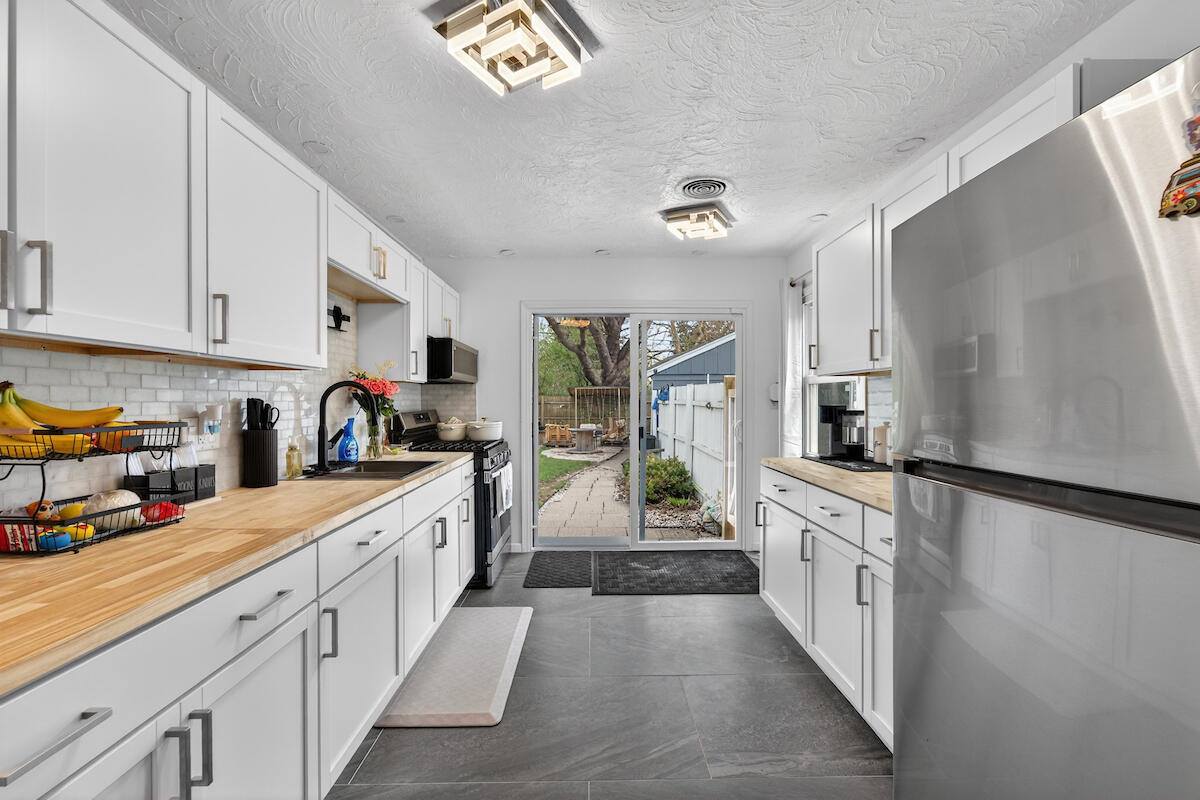3240 South 72nd St, Milwaukee, WI 53219