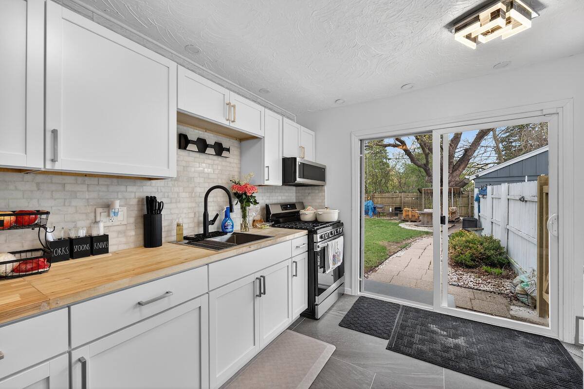 3240 South 72nd St, Milwaukee, WI 53219