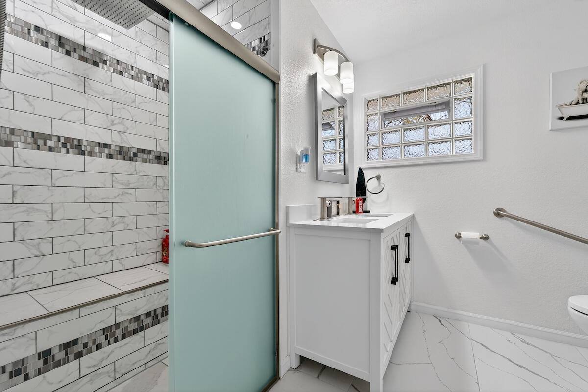 3240 South 72nd St, Milwaukee, WI 53219