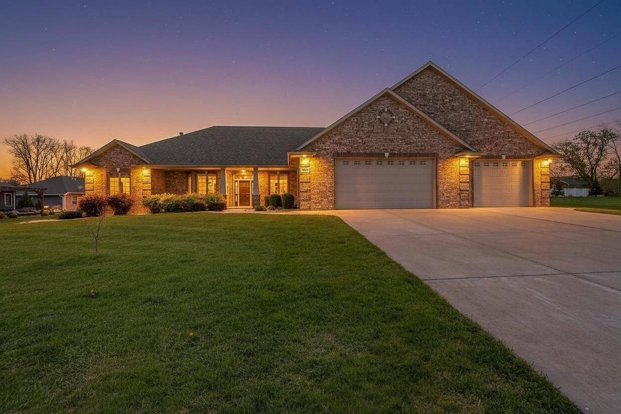 334 Whispering Creek Court, Green Bay, WI 54303