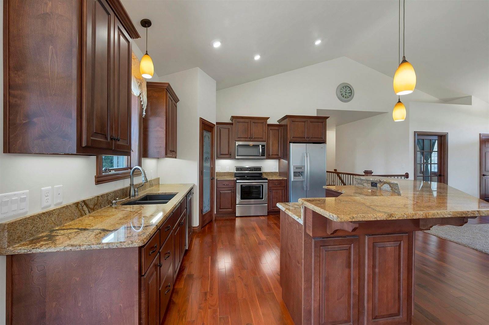 334 Whispering Creek Court, Green Bay, WI 54303