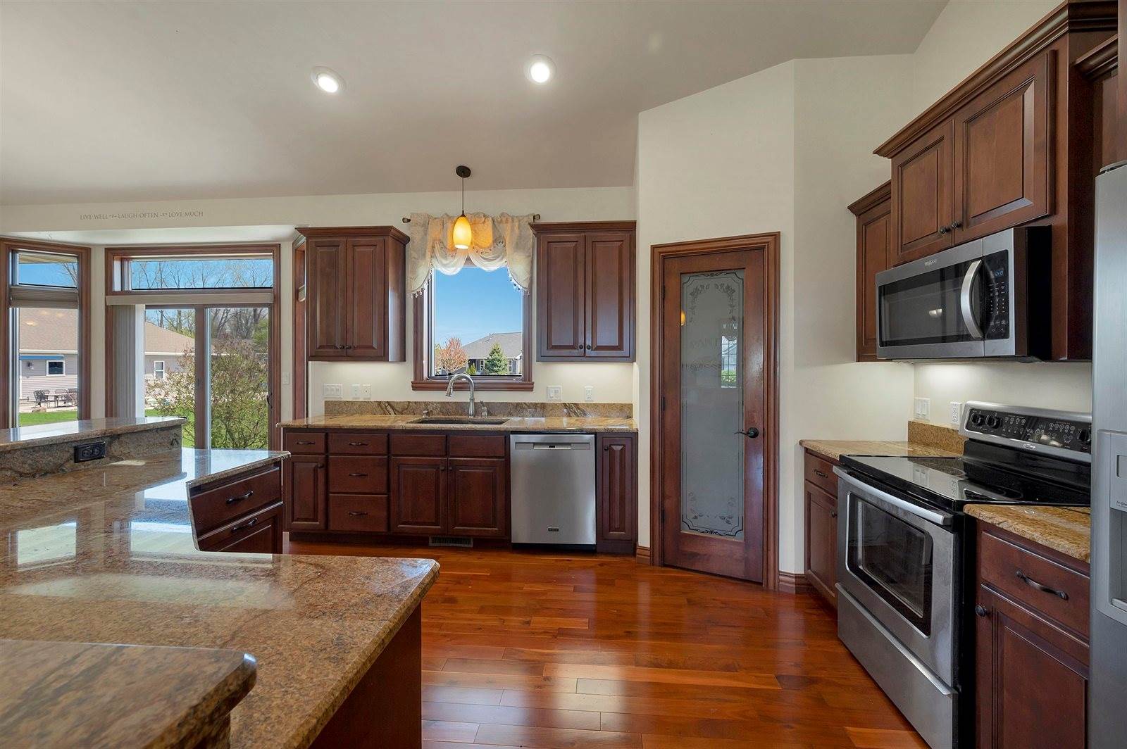 334 Whispering Creek Court, Green Bay, WI 54303