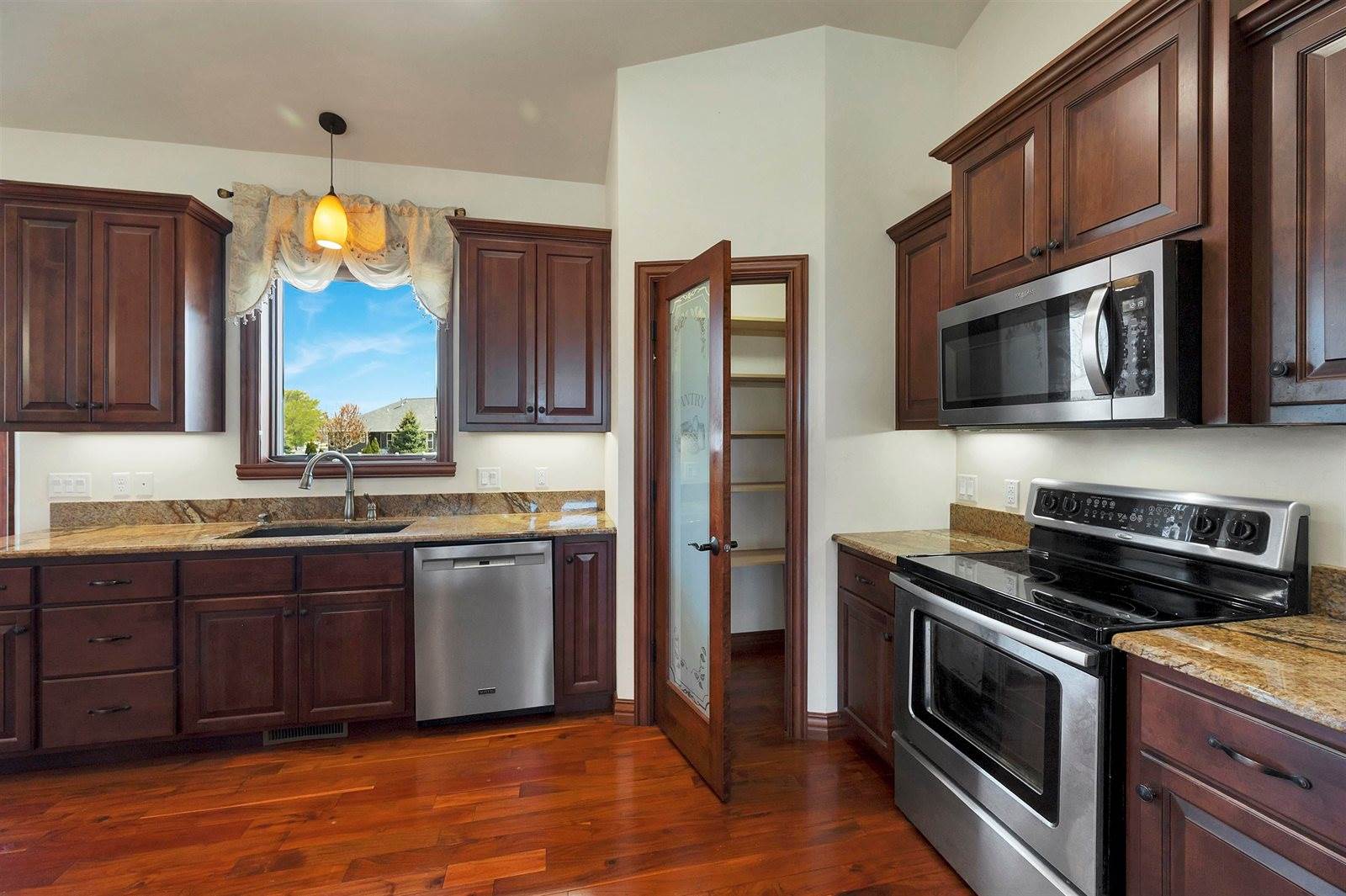 334 Whispering Creek Court, Green Bay, WI 54303