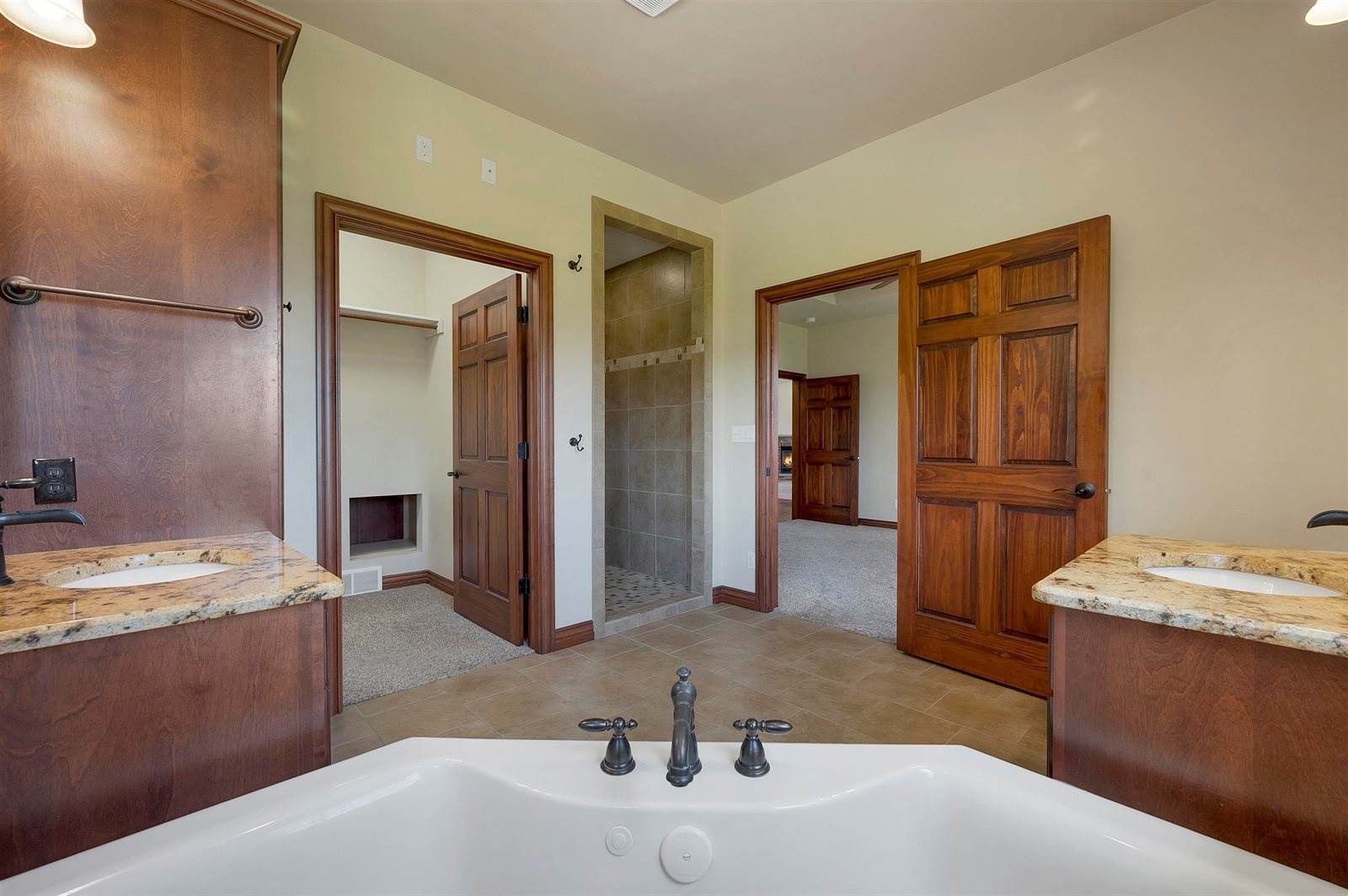 334 Whispering Creek Court, Green Bay, WI 54303
