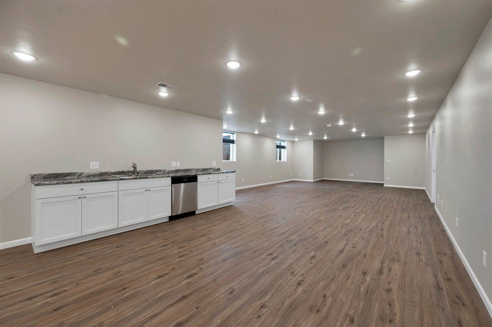 334 Whispering Creek Court, Green Bay, WI 54303