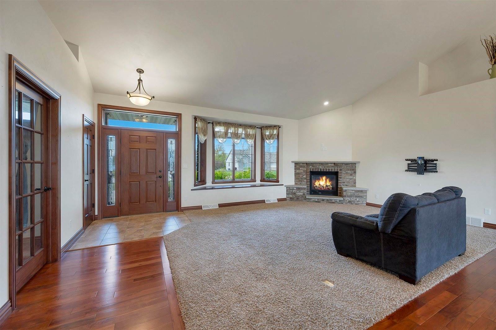 334 Whispering Creek Court, Green Bay, WI 54303