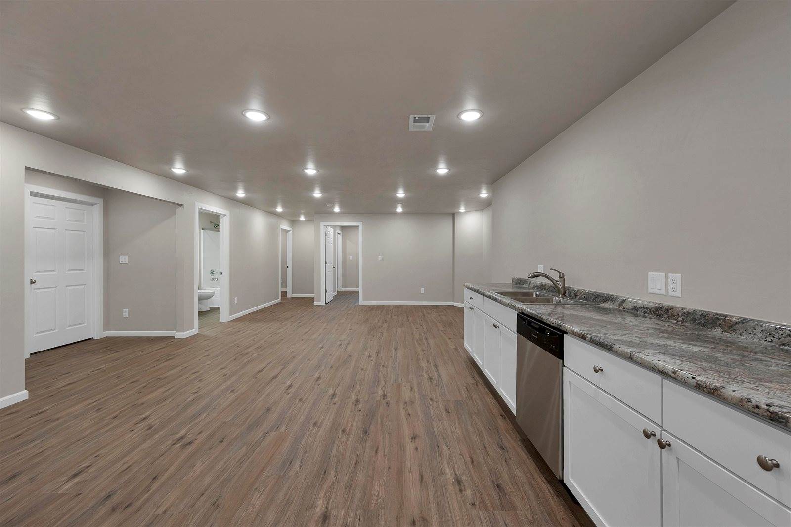 334 Whispering Creek Court, Green Bay, WI 54303