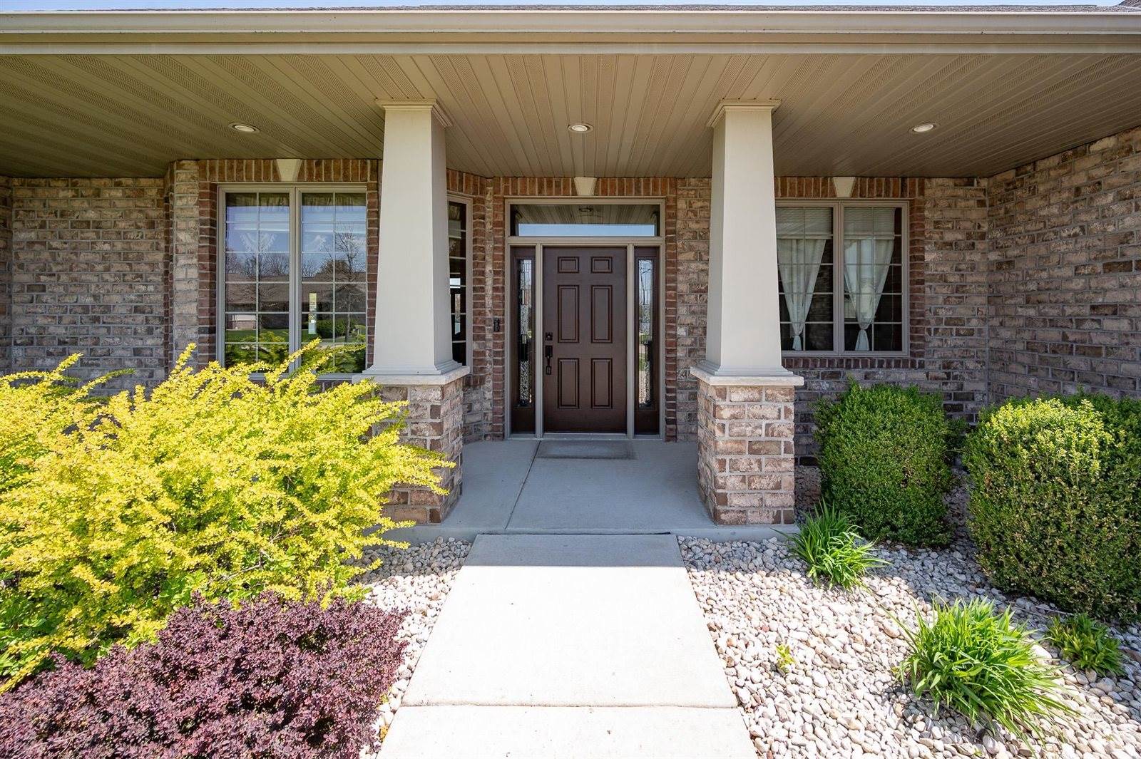334 Whispering Creek Court, Green Bay, WI 54303