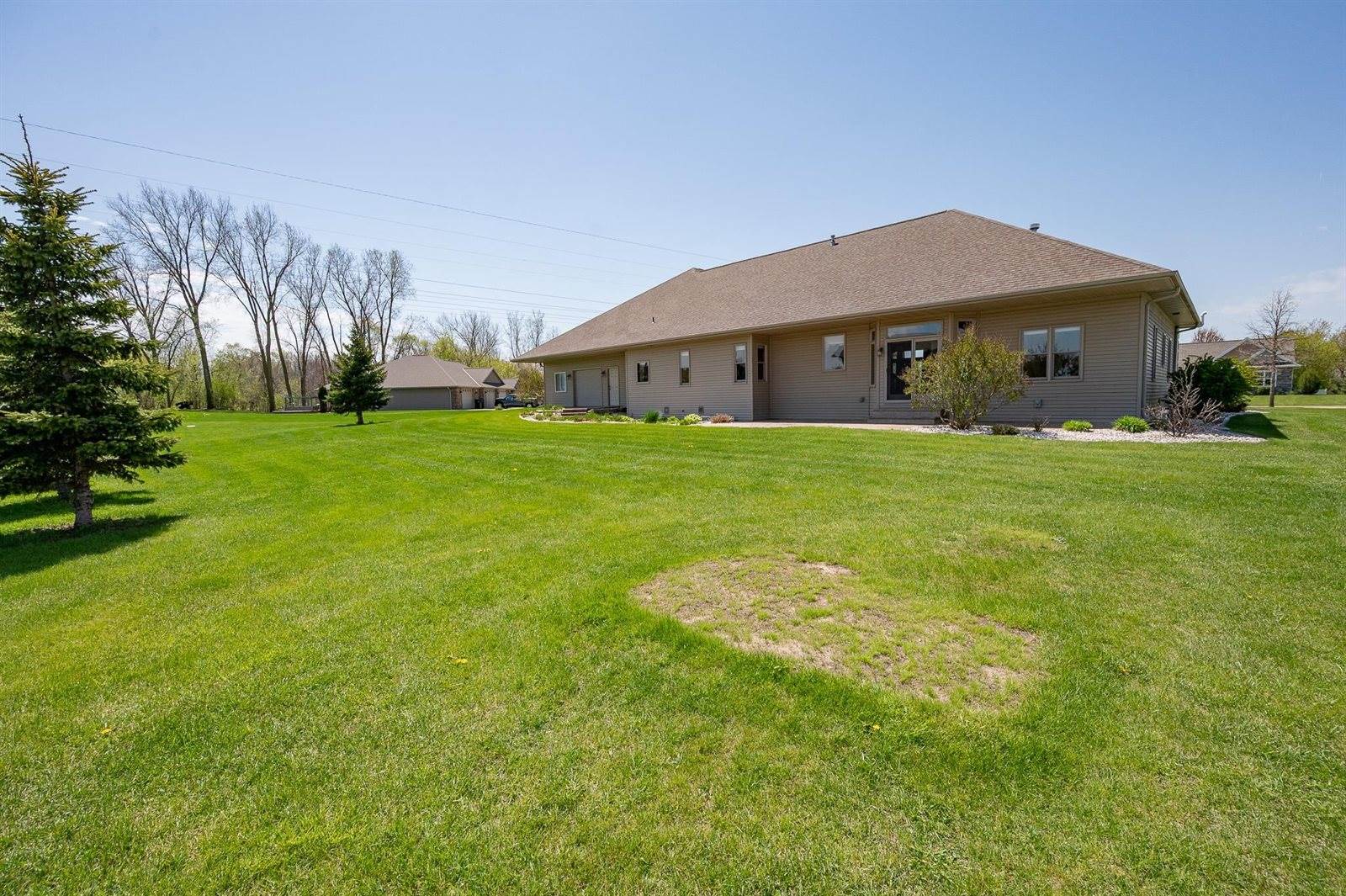 334 Whispering Creek Court, Green Bay, WI 54303