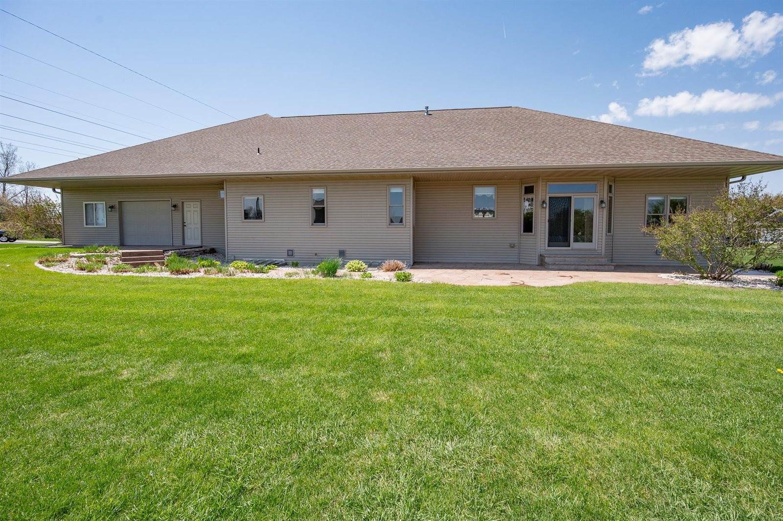 334 Whispering Creek Court, Green Bay, WI 54303