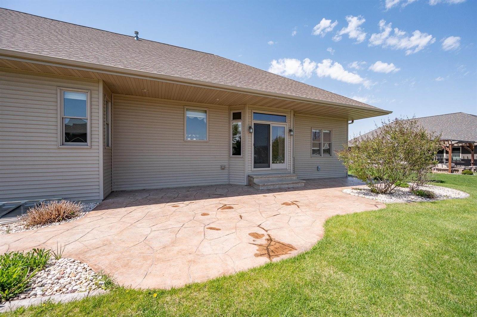 334 Whispering Creek Court, Green Bay, WI 54303
