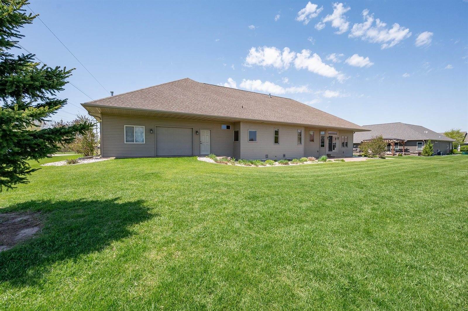 334 Whispering Creek Court, Green Bay, WI 54303